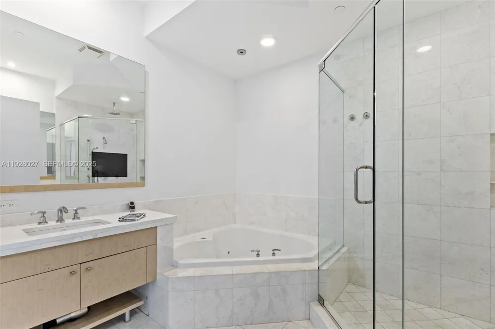 900 Brickell Key Blvd #2002 Miami, FL 33131