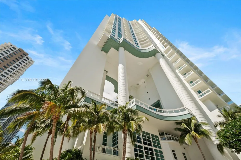900 Brickell Key Blvd #2002 Miami, FL 33131