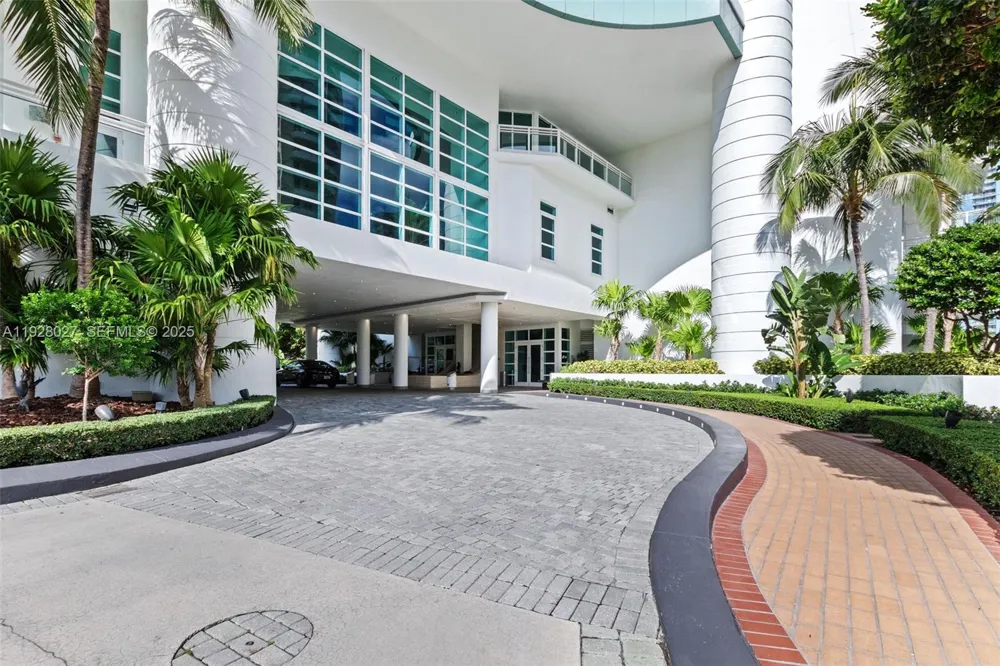 900 Brickell Key Blvd #2002 Miami, FL 33131