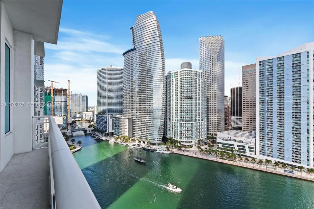 900 Brickell Key Blvd #2002 Miami, FL 33131
