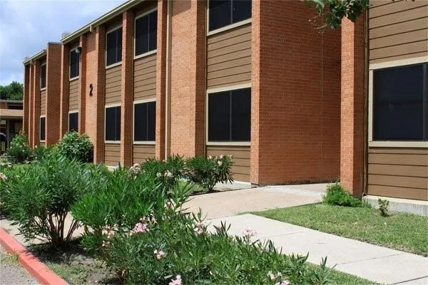 411 Lozano Street Cameron, TX 78550