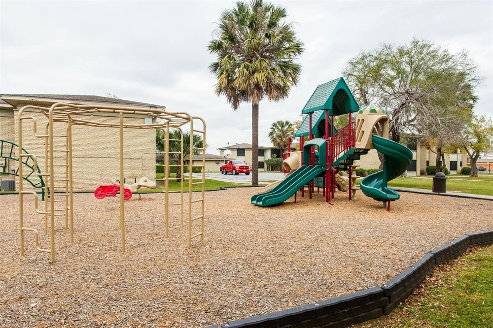 615 S F St Harlingen, TX 78550