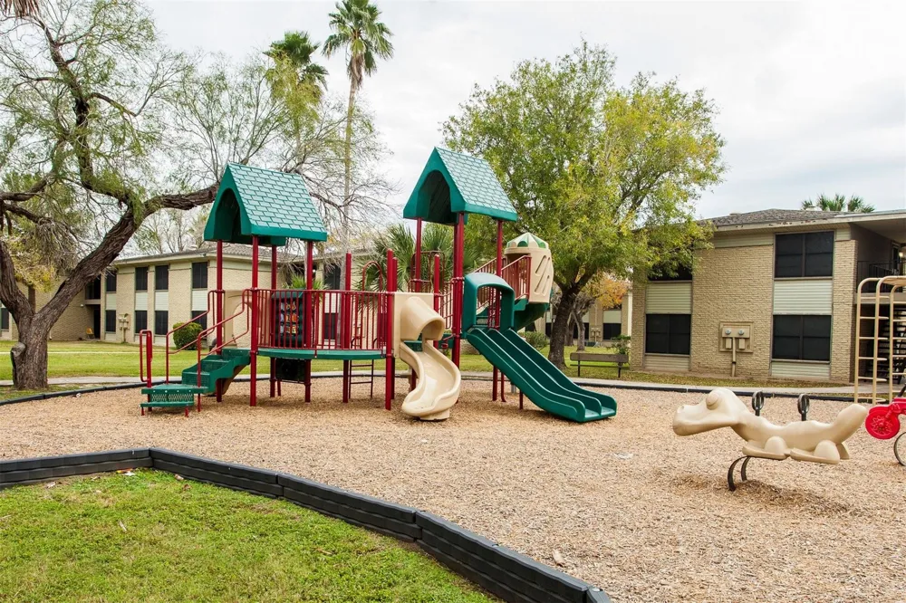 615 S F St Harlingen, TX 78550