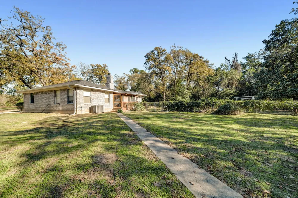 6 W Trail Lane Hilltop Lakes, TX 77871