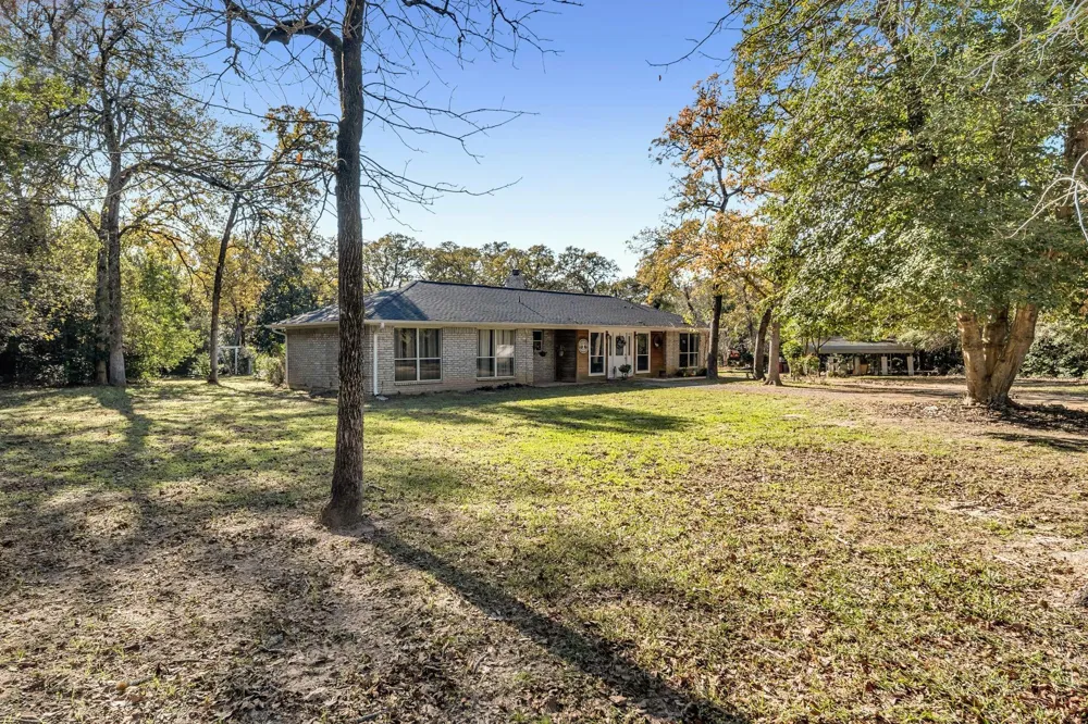 6 W Trail Lane Hilltop Lakes, TX 77871