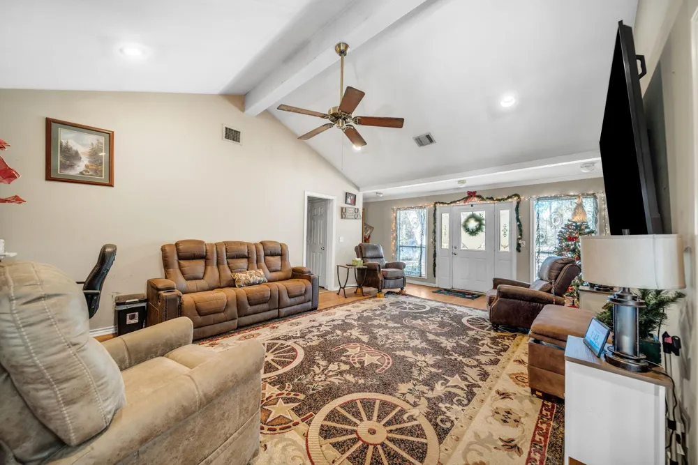 6 W Trail Lane Hilltop Lakes, TX 77871