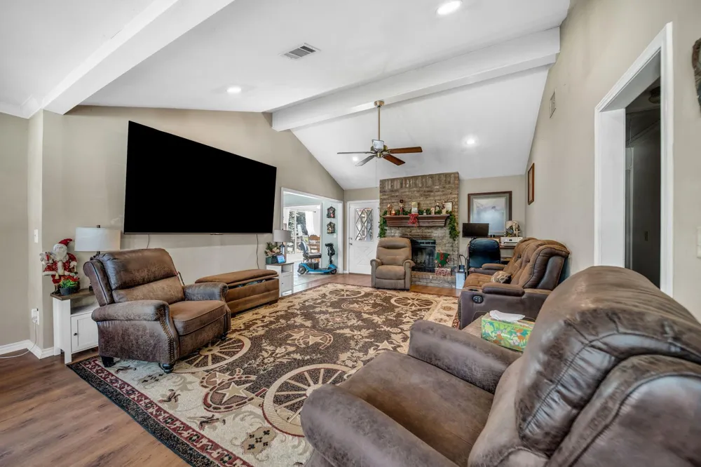6 W Trail Lane Hilltop Lakes, TX 77871