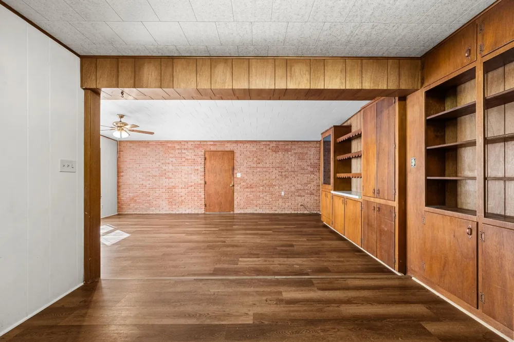 209 3rd Avenue Columbus, TX 78934