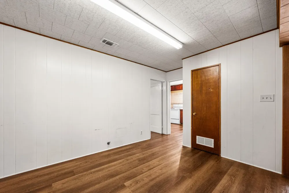 209 3rd Avenue Columbus, TX 78934