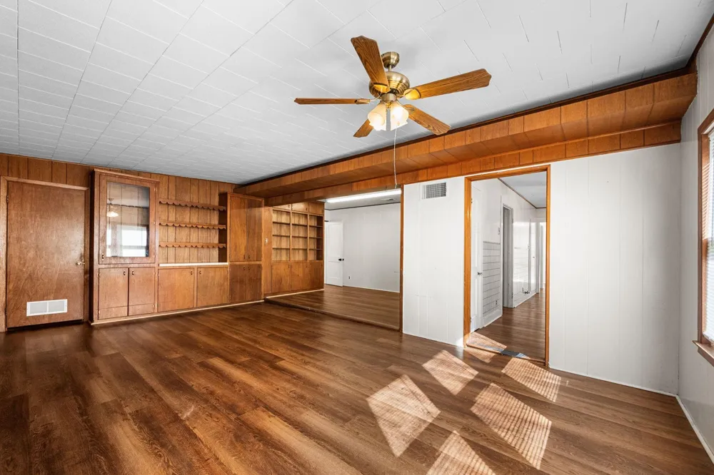 209 3rd Avenue Columbus, TX 78934