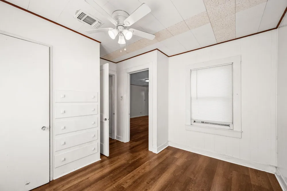 209 3rd Avenue Columbus, TX 78934