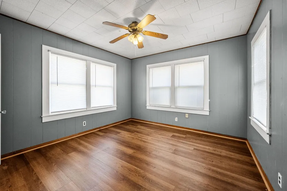 209 3rd Avenue Columbus, TX 78934