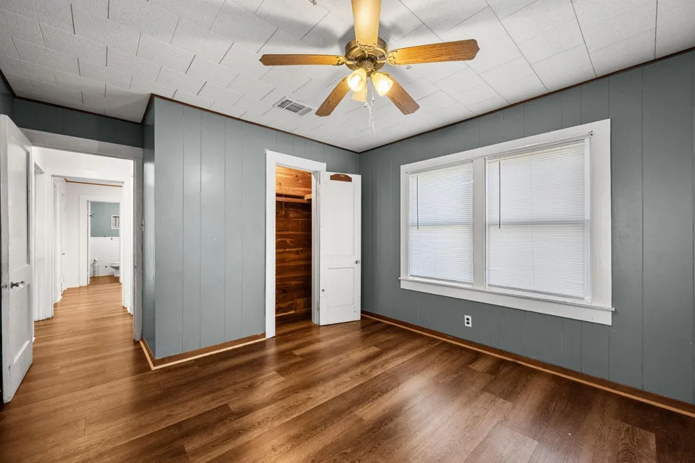 209 3rd Avenue Columbus, TX 78934