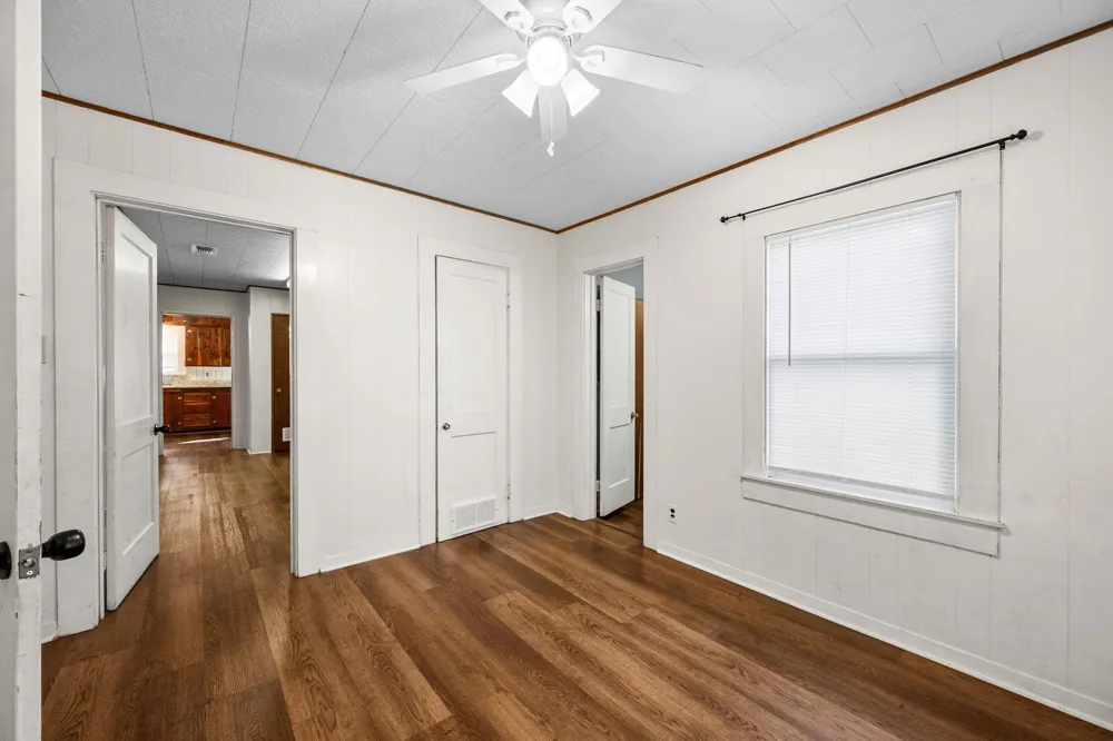 209 3rd Avenue Columbus, TX 78934
