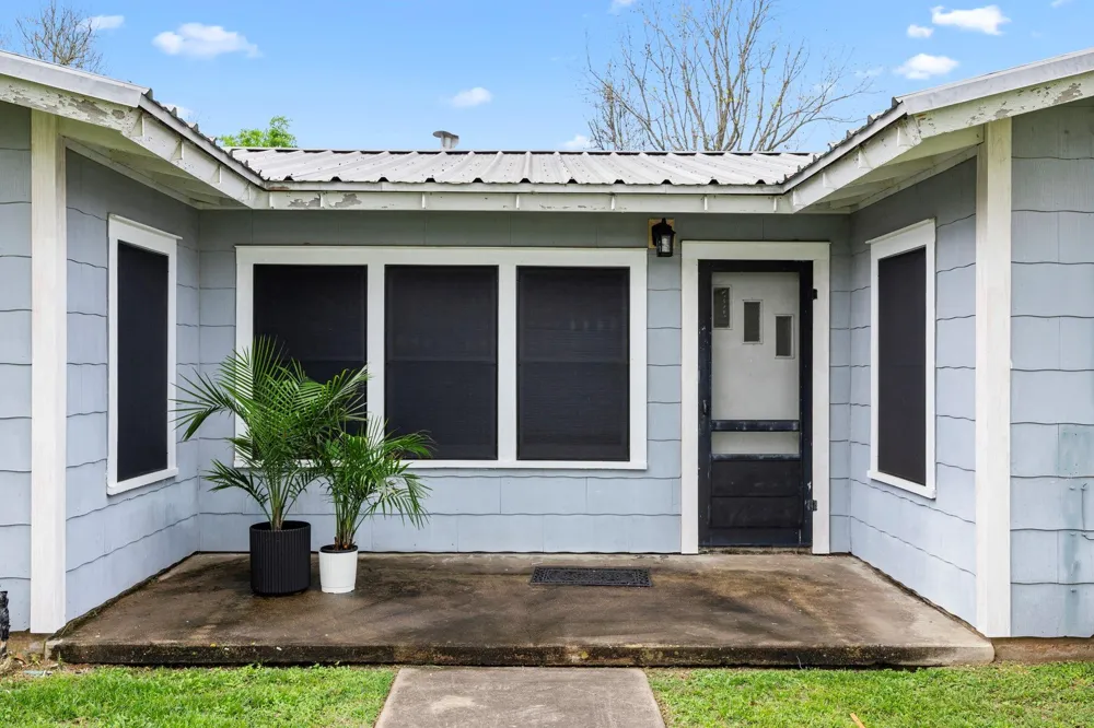 209 3rd Avenue Columbus, TX 78934