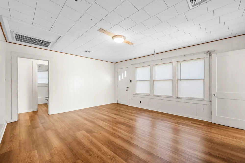 209 3rd Avenue Columbus, TX 78934