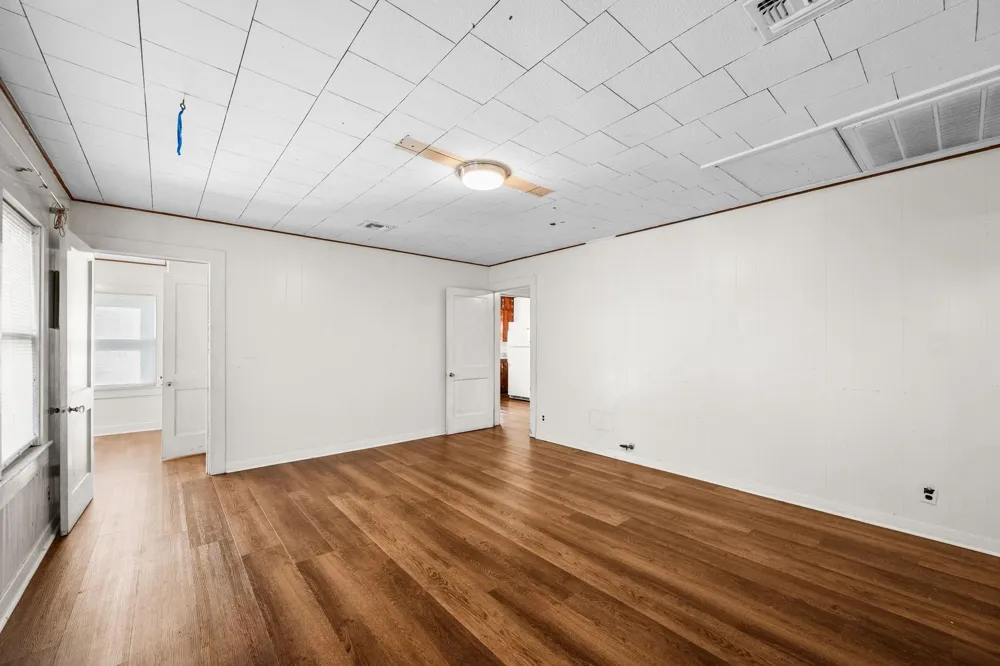 209 3rd Avenue Columbus, TX 78934