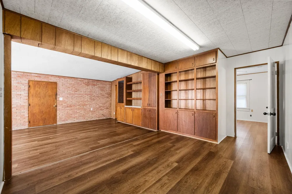 209 3rd Avenue Columbus, TX 78934