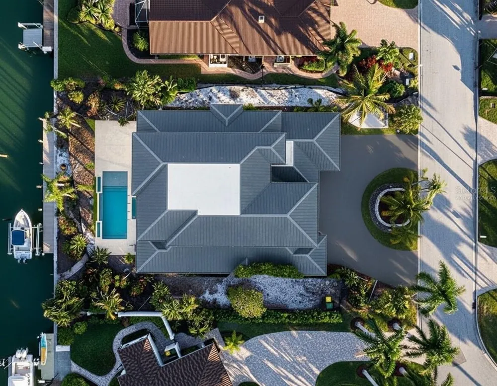 526 SPOONBILL DRIVE Sarasota, FL 34236