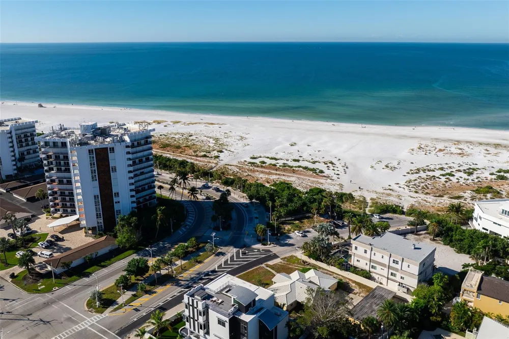 526 SPOONBILL DRIVE Sarasota, FL 34236