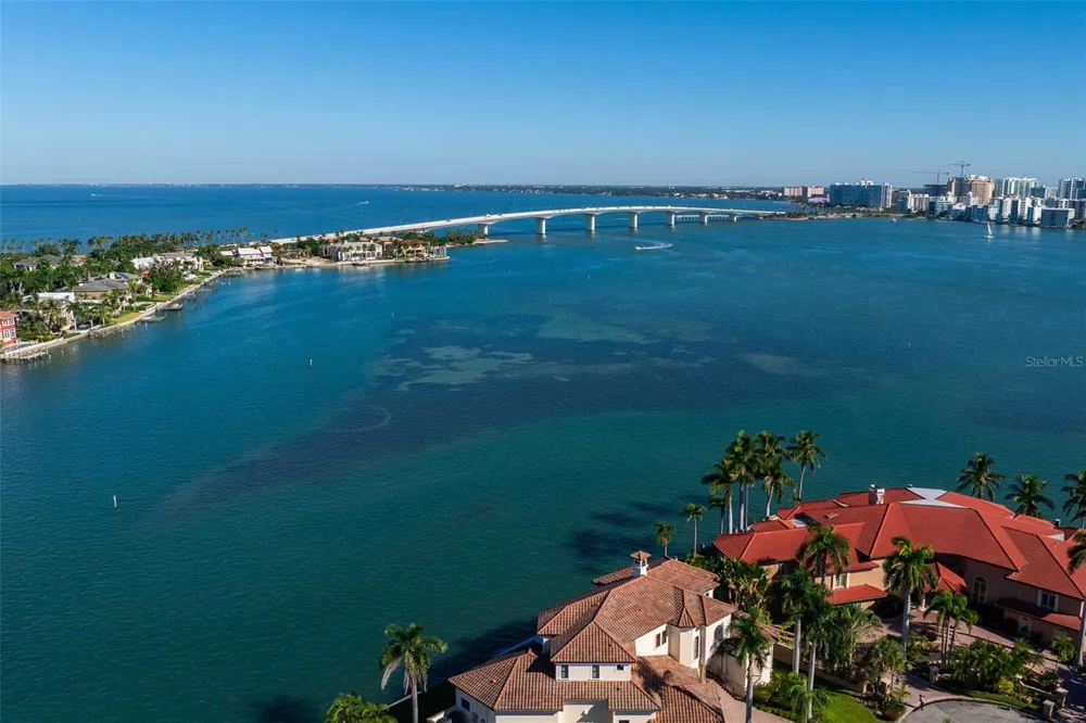 526 SPOONBILL DRIVE Sarasota, FL 34236