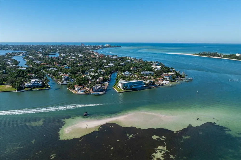 526 SPOONBILL DRIVE Sarasota, FL 34236