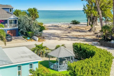 912 SHORE DRIVE
