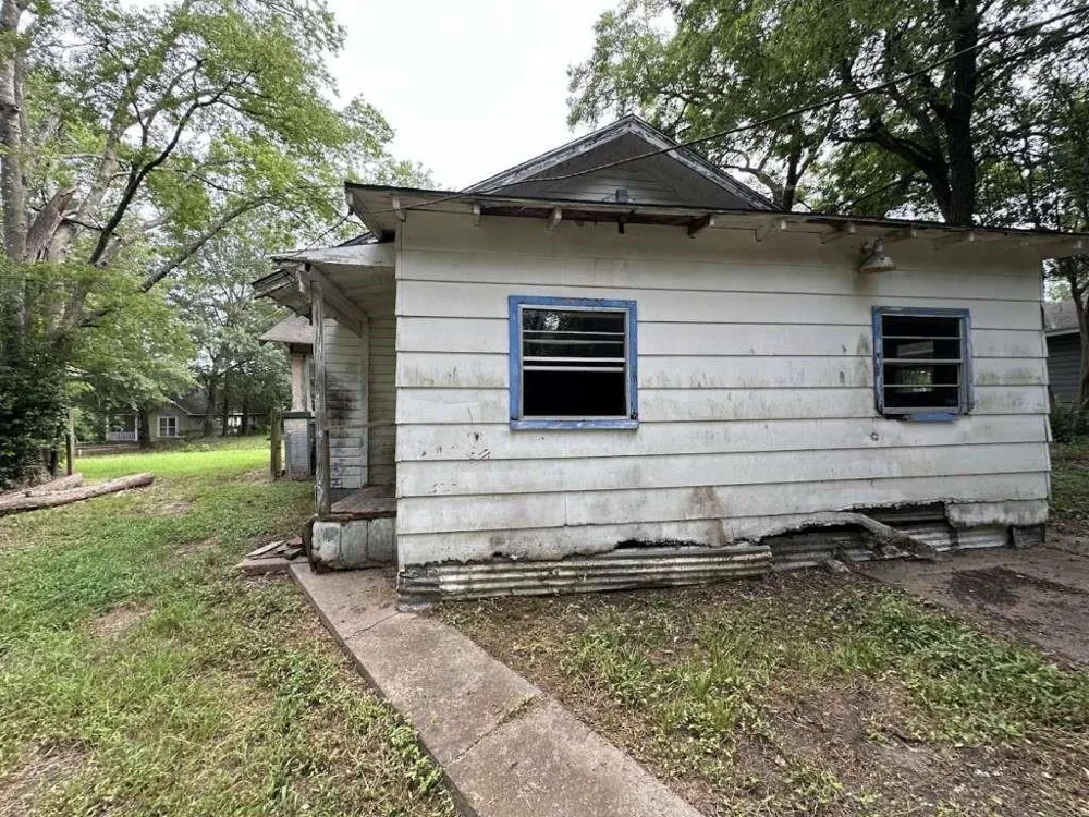 1430 W Kaufman Street Paris, TX 75460