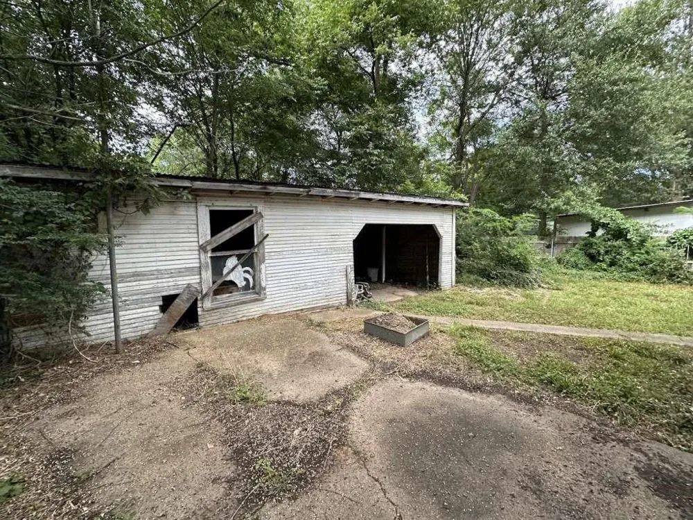 1430 W Kaufman Street Paris, TX 75460