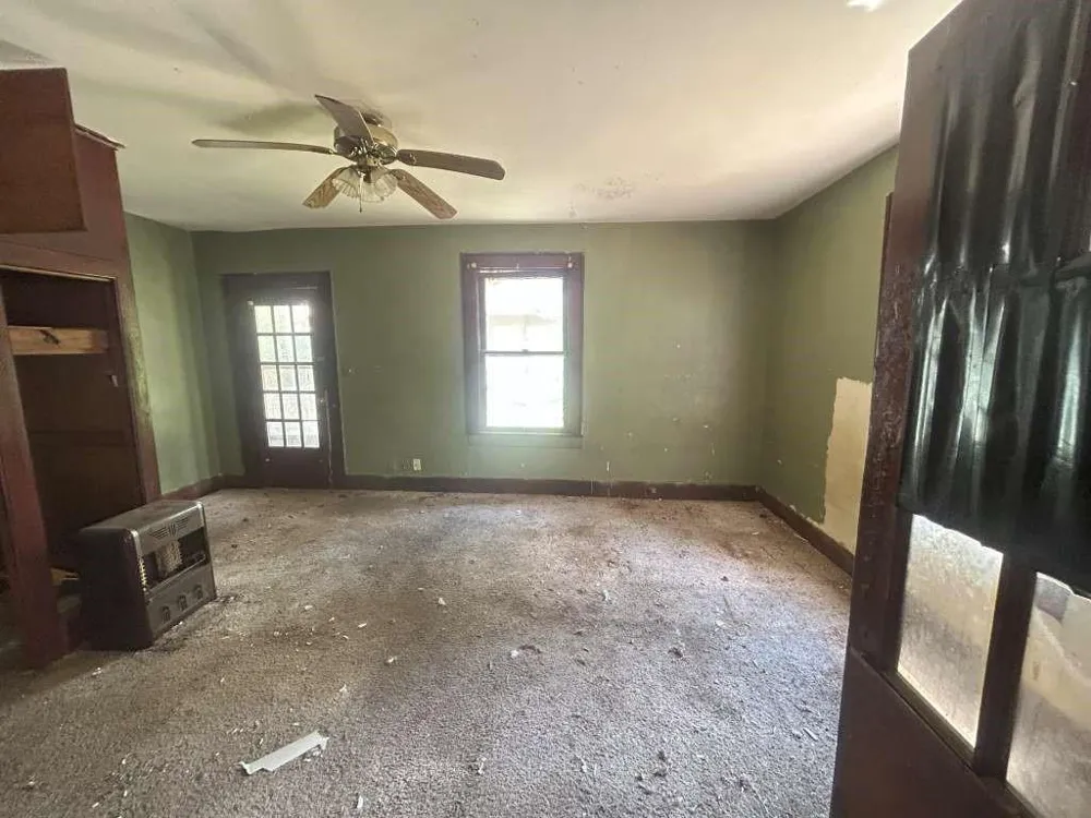 1430 W Kaufman Street Paris, TX 75460