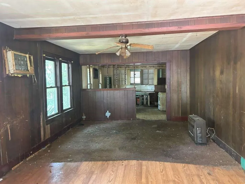 1430 W Kaufman Street Paris, TX 75460
