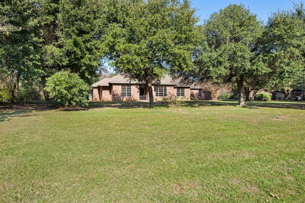 417 W Morgan Street Franklin, TX 77856