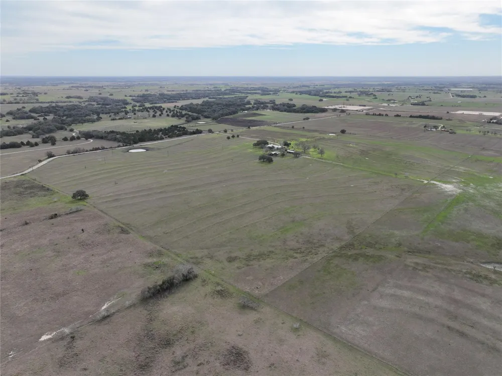 4 County Road 258 Moulton, TX 77975