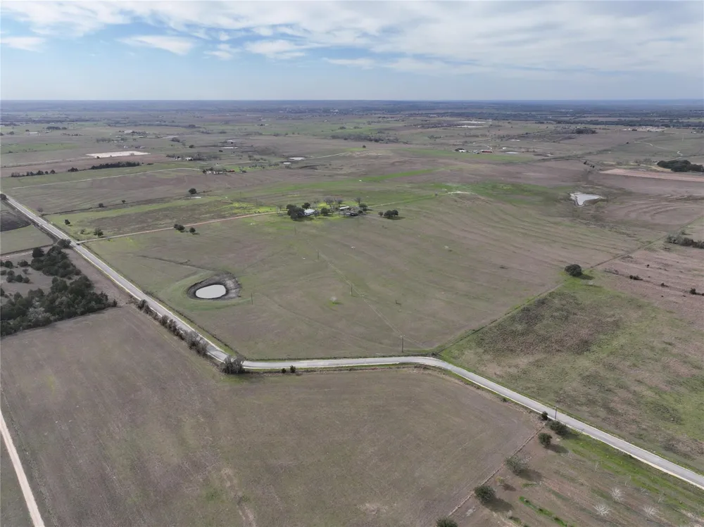 4 County Road 258 Moulton, TX 77975