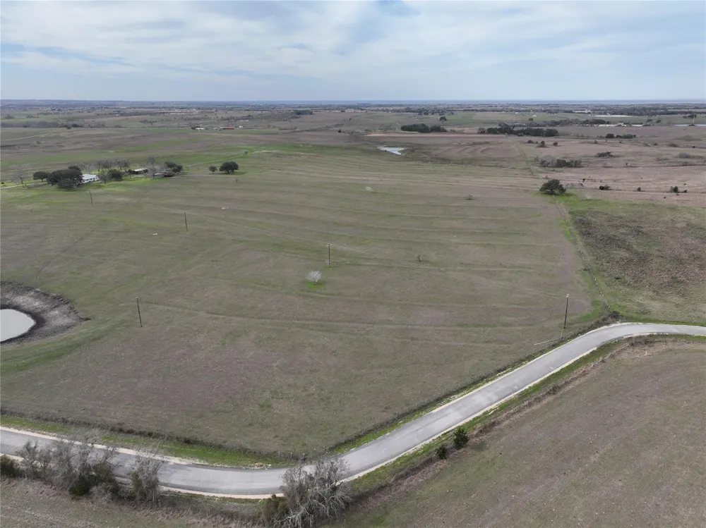 4 County Road 258 Moulton, TX 77975