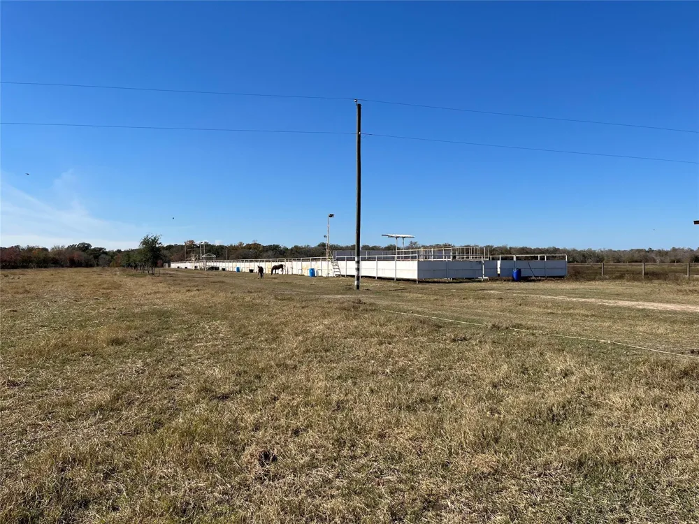 6817 Fm 1952 Road Wallis, TX 77485