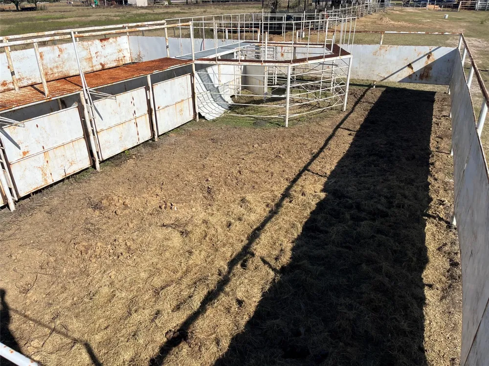 6817 Fm 1952 Road Wallis, TX 77485
