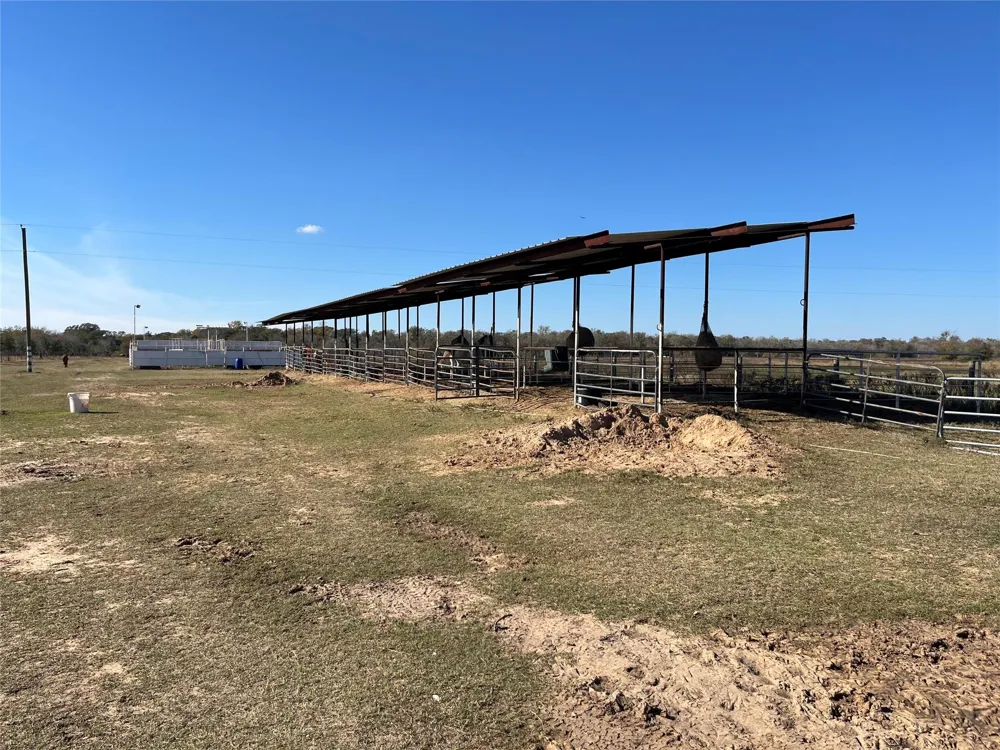 6817 Fm 1952 Road Wallis, TX 77485