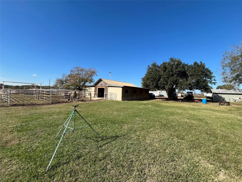 6817 Fm 1952 Road Wallis, TX 77485