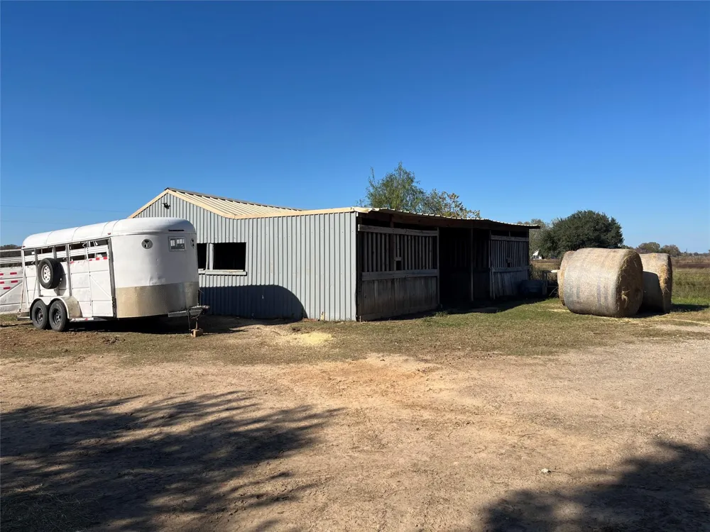 6817 Fm 1952 Road Wallis, TX 77485