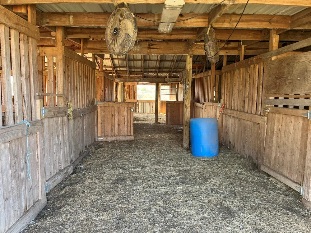 6817 Fm 1952 Road Wallis, TX 77485
