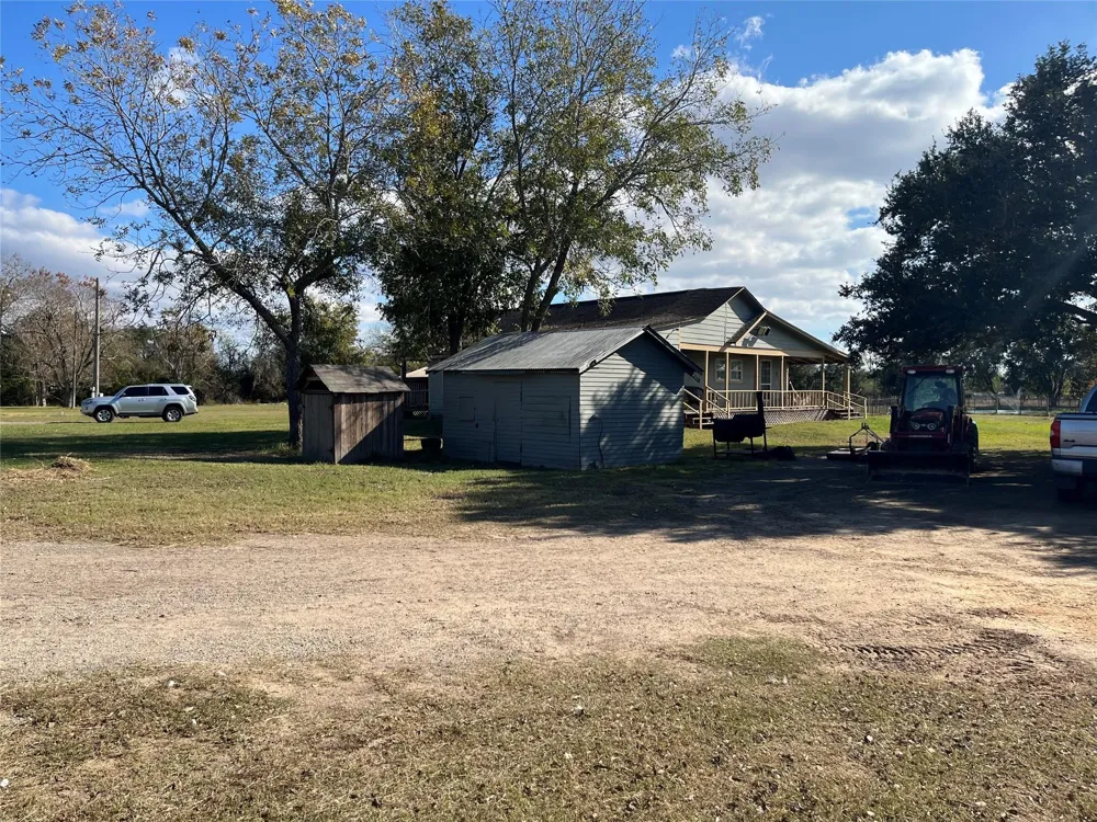 6817 Fm 1952 Road Wallis, TX 77485