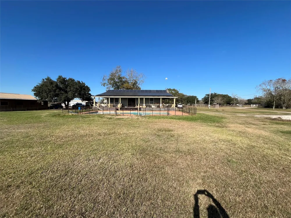 6817 Fm 1952 Road Wallis, TX 77485