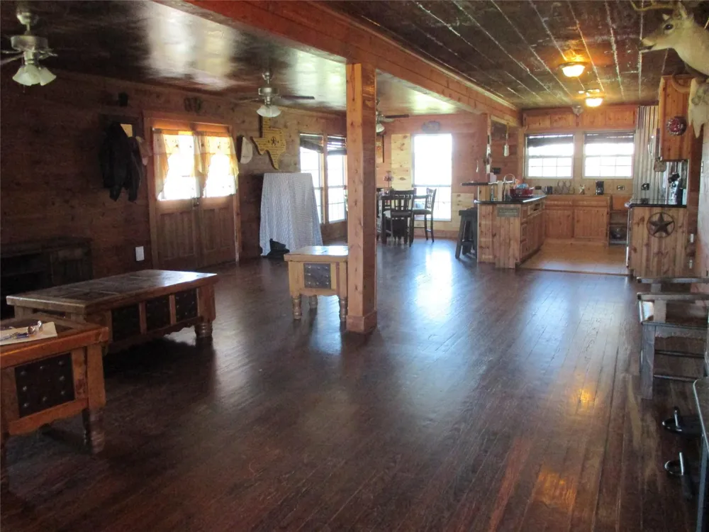 6817 Fm 1952 Road Wallis, TX 77485