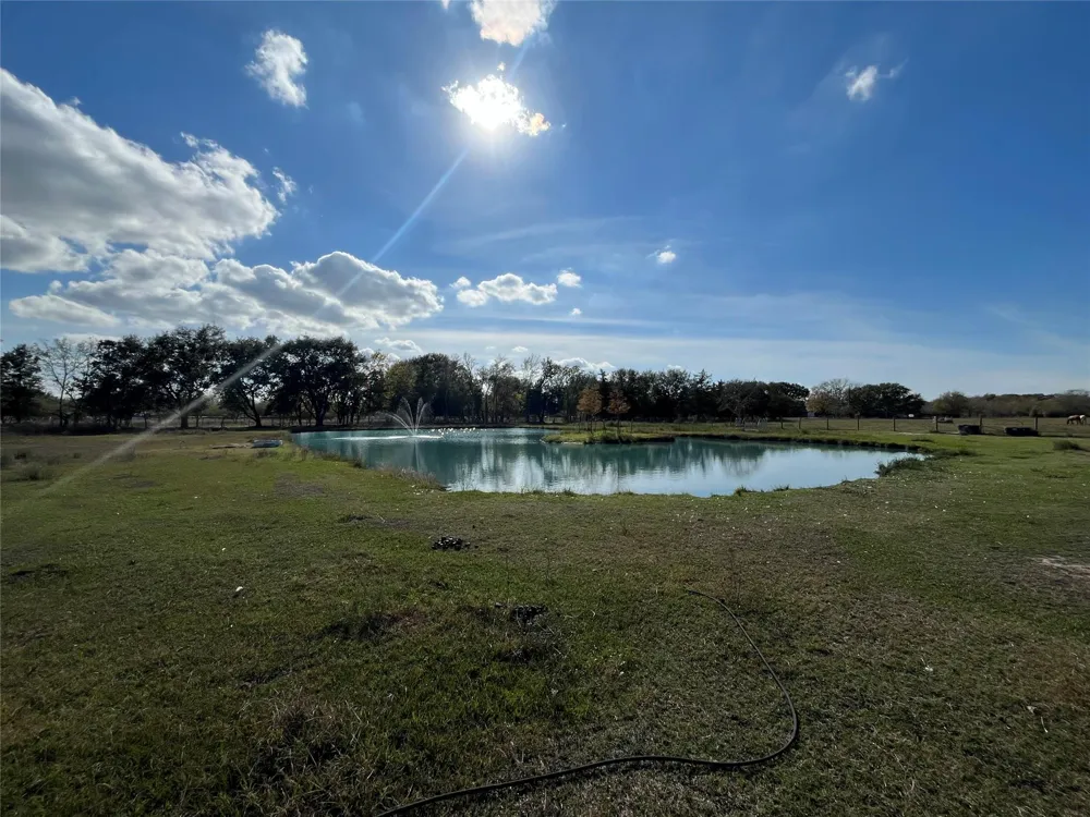 6817 Fm 1952 Road Wallis, TX 77485