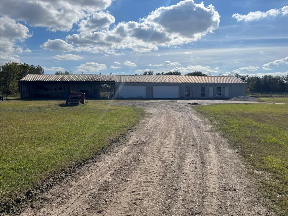6817 Fm 1952 Road Wallis, TX 77485