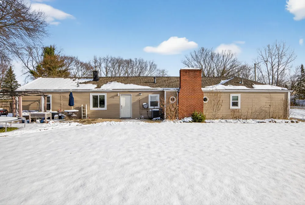 8815 Marlowe Avenue Plymouth, MI 48170