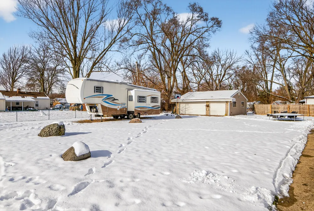 8815 Marlowe Avenue Plymouth, MI 48170