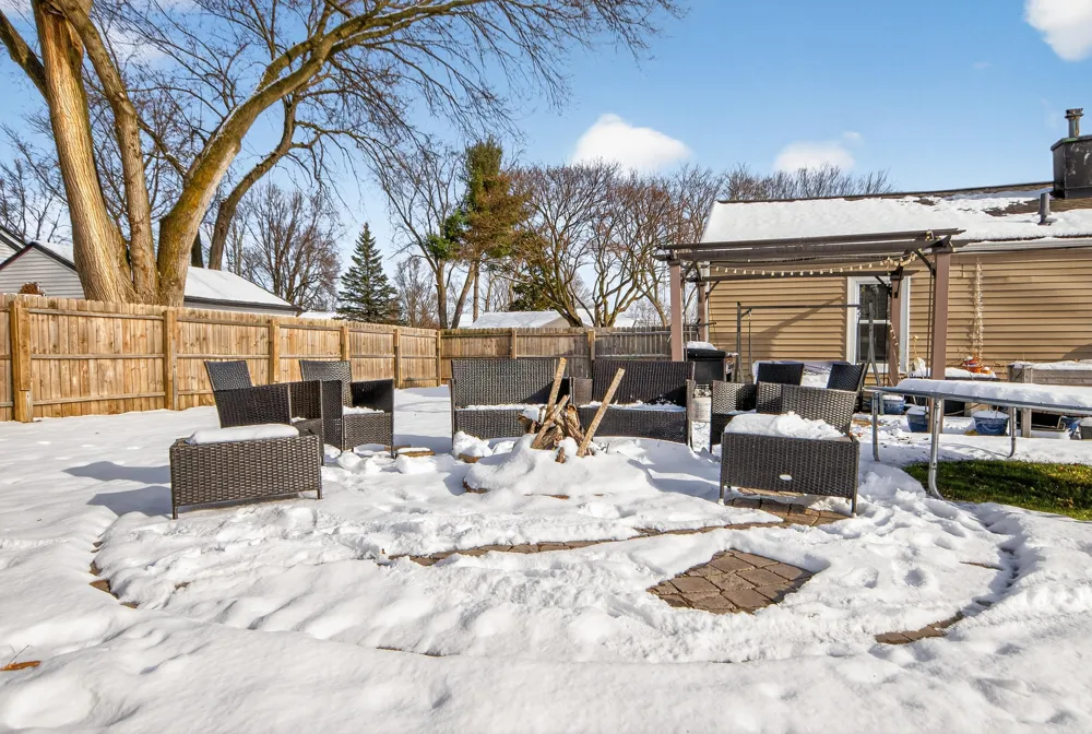 8815 Marlowe Avenue Plymouth, MI 48170