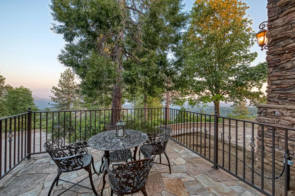 42555 Bretz Point Lane Shaver Lake, CA 93664